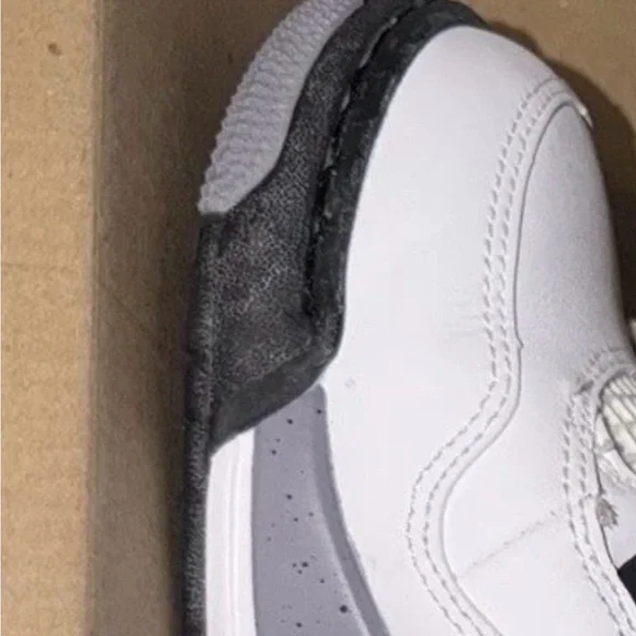 Cement Jordan Air 4 Retro